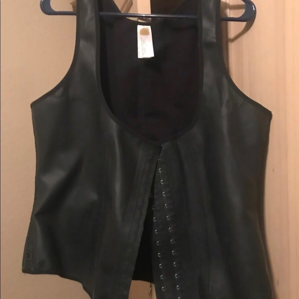 Ann Chery waist trainer